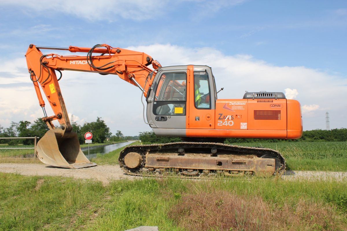 defabiani-6-Hitachi 240